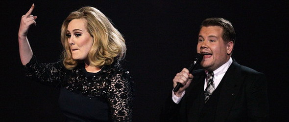 Adele навири среден пръст на BRIT Awards 2012