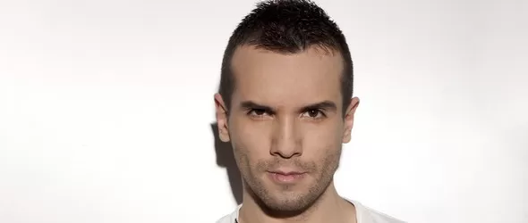 Крум между Елена Папаризу и Лепа Брена