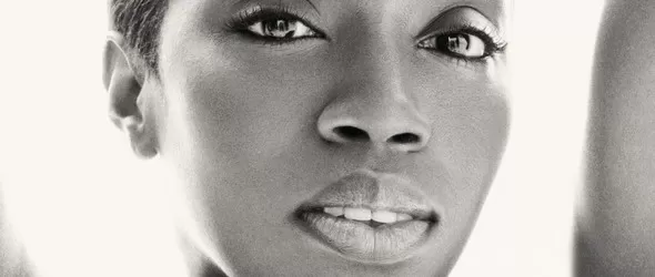 Еstelle ще пее за първи път в България през май