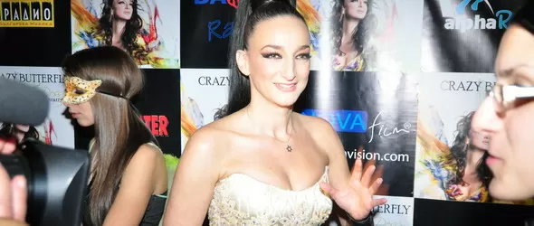 Jason Brad Lewis интервюира Деси Тенекеджиева по Фен ТВ