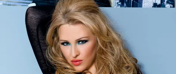 Рени заминава на турне в Америка