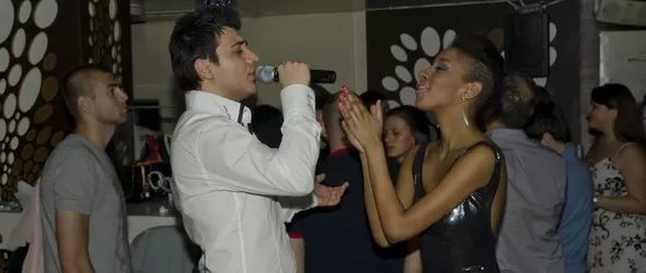 Гръцки хитове и бузуки разгорещяват нощите в бар Boutique Lounge