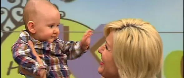 Памбос показа бебето при Гала