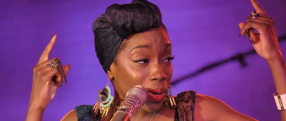 Американски прелести! Estelle ни облъчи с чар и хитове