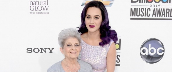 Katy Perry дойде с 91-годишната си баба на Billboard Awards 2012