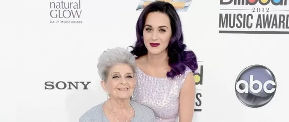 Katy Perry дойде с 91-годишната си баба на Billboard Awards 2012
