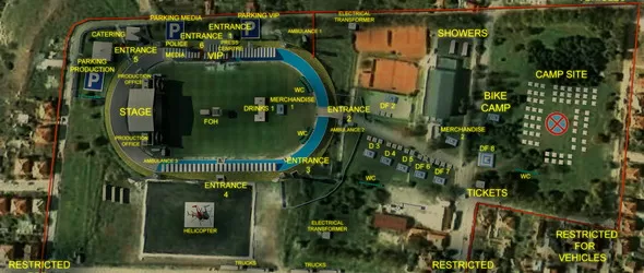 Поднасят цветя пред паметника на Ronnie James Dio в Каварна