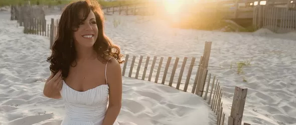 Bebel Gilberto идва с музикално послание от Дилма Русеф