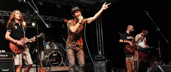 На тъмно Freestyle Stage - неофициален ъндърграунд насред комерса