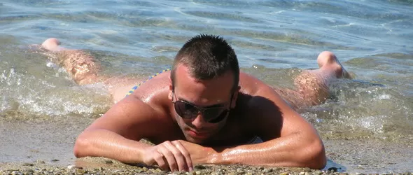 Крум посреща рожден ден на брега на морето