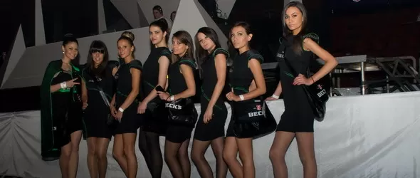 Горещи танцьорки и специални изненади на партито на Sven Vath