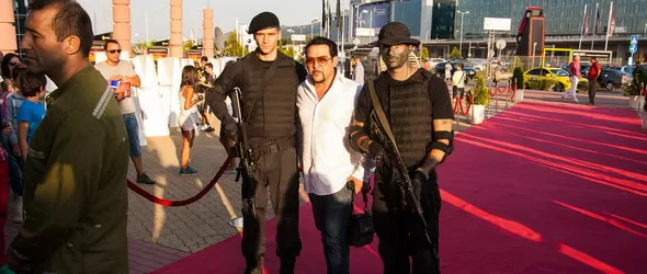 Джипове, екшън герои и Устата на премиерата на Непобедимите 2