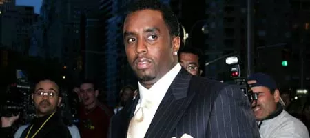 (Пи) Диди прави коледна промоция на парфюма си