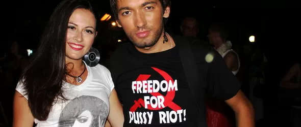 Руски туристи се снимаха с Дамян Попов