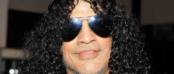 Слаш: Хванах майка си в леглото с Дейвид Боуи