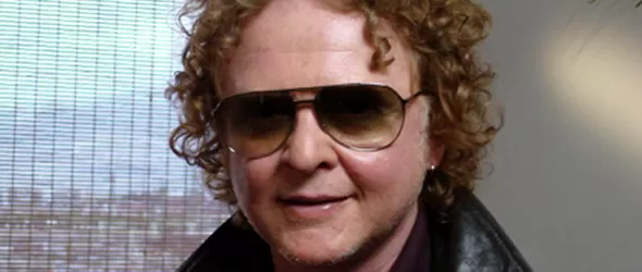 Mick Hucknall от Simply Red дебютира солово