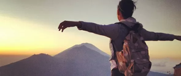 Кейти Пери се изкачи на вулкан