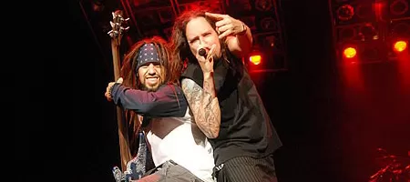 Пускат ремикси през главата на Корн