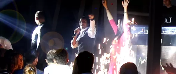 Дамян Попов щурмува турски денс клуб