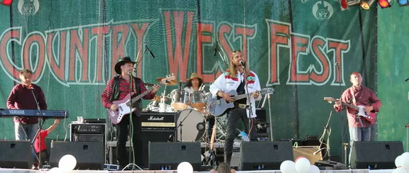 Медикус отбелязват 25 години на сцената