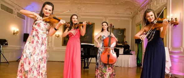 Хипнотик на аристократично събитие в Швейцария