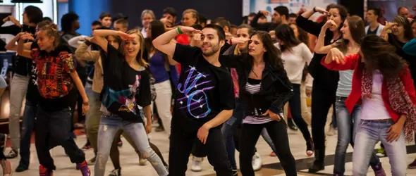 Родни денс студия с флаш моб по случай концерта на Дженифър Лопес