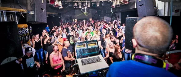 Техно инвазия на Angy Kore и Mario Ranieri в парти център 4 км