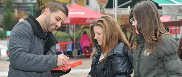 Иван Дяков, Ангел и Райна пяха специално за Сандански