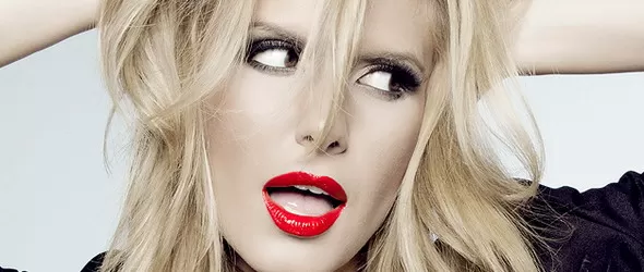 Анелия представя Виж ме сега