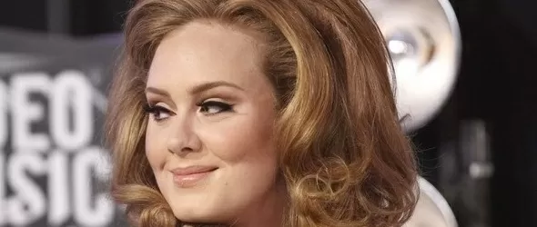 Адел продължава да властва в САЩ