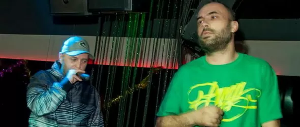 Спенс и Goodslav с коледен подарък на Тони Дачева