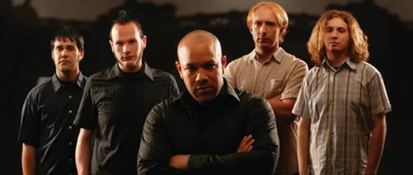 Killswitch Engage връхлитат с Disarm The Descent през април
