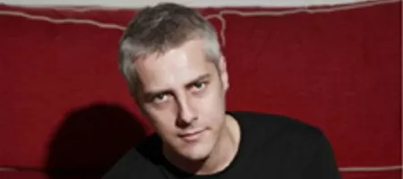 Стефан Помпуняк ухажва Камерън Диас и Масив Атак