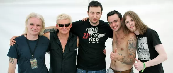 Sweet Savage и Jacoby Shaddix (Papa Roach) по Фрактура