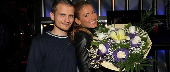 Фенове спретнаха концерт за Анелия