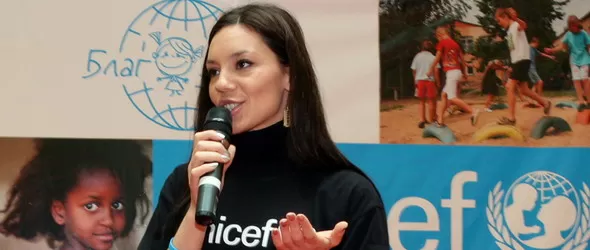 Вяра Атова – AV с официален сайт