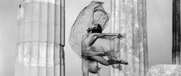 Танц и древни паметници, според обектива на Нели