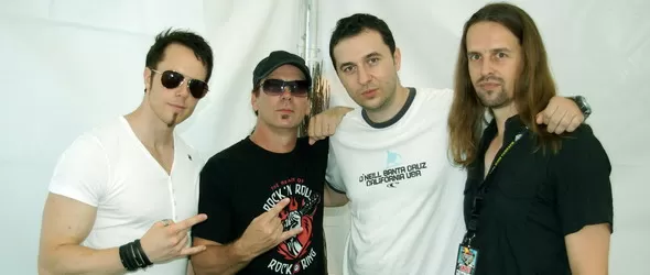 Васко Катинчаров в компанията на Kamelot