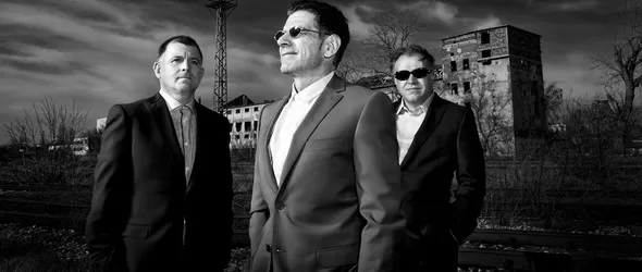 Клас, стани! Клас, мирно!