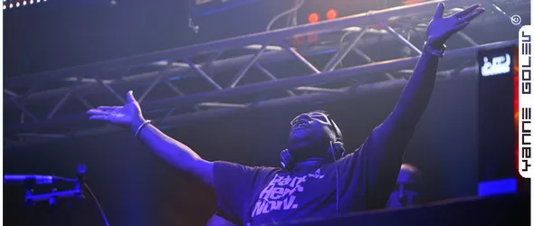 Бомбена нощ с Carl Cox в зала Арена Армеец