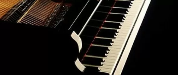 Пиано и глас. Стратия в клуб Студио 5