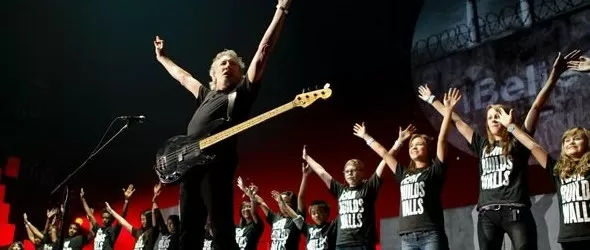 15 българчета репетират Another Brick In The Wall