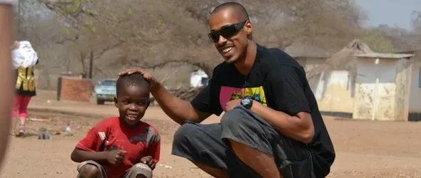 Бобо първи напусна Африка: Звездите сигурно са полудели