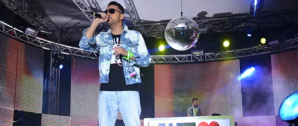 Графа участва в модернистично шоу в стил Мария-Антоанета