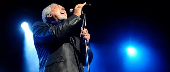 Том Джоунс в София: Tower Of Songs. Чак до облаците