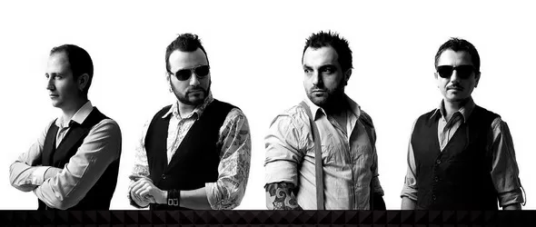 Поля от хиляди вдигнати ръце за P.I.F.