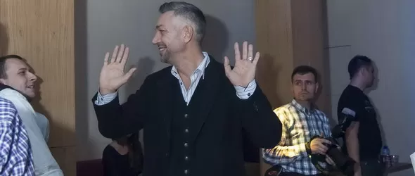 Заки купоняса на черно парти в 9th Avenue