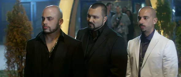 Хората от гетото се събират заради Мистерията Еньовден