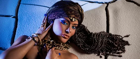 Танцьорката на Графа Индира в шоколадово шоу с бодиарт