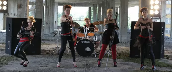 Музиканти, свирили с Джон Лорд и Дани Миноуг, в Големите надежди